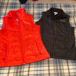 Bundle of 2 Columbia puffer vests black and coral-ish